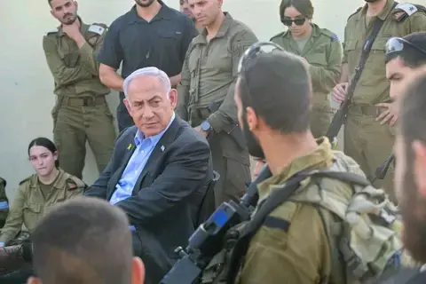 Benjamin Netanyahu with Golan Brigade