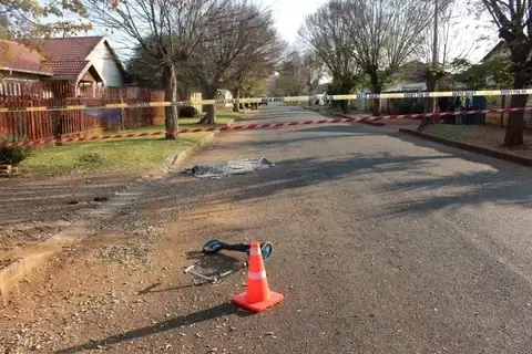 Pedestrian lifeless body in Brakpan
