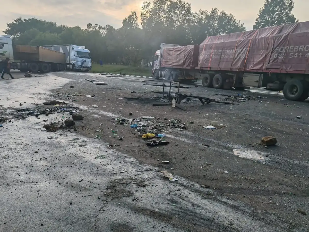 Violent protest shuts down R352 in Mpumalanga: Trucks hijacked and motorists extorted
