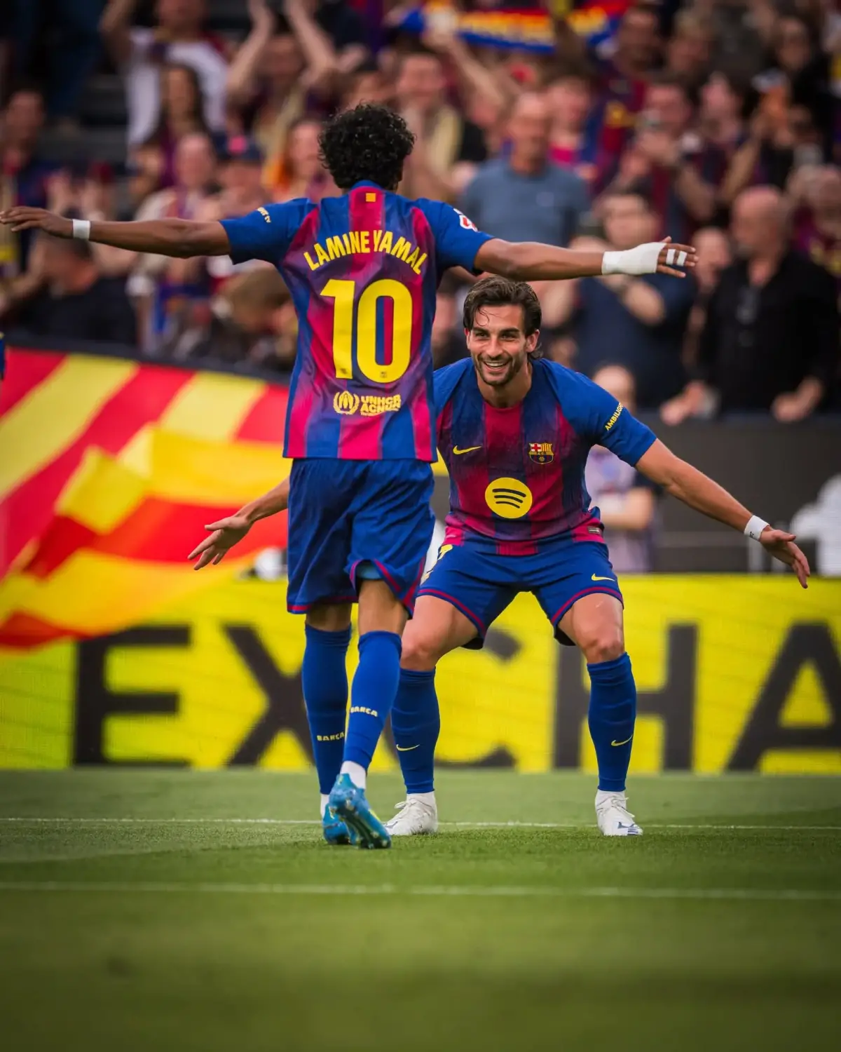 Lamine Yamal and Ferran Torres celebrates against RCD Espanyol