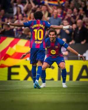Lamine Yamal and Ferran Torres celebrates against RCD Espanyol